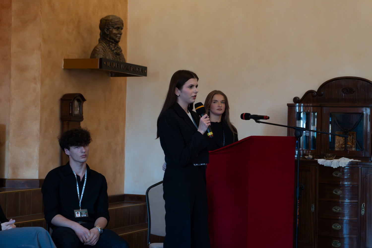 Zdjęcie Debata na przewodniczącego SU 2025 (11)385b25a7-db4d-4e48-b4a8-3c8987a9fb67.jpg w galerii Debata kandydatów na stanowisko Przewodniczącego Samorządu Uczniowskiego